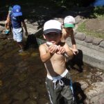 現在の画像に代替テキストがありません。ファイル名: 魚つかみ写真.jpg